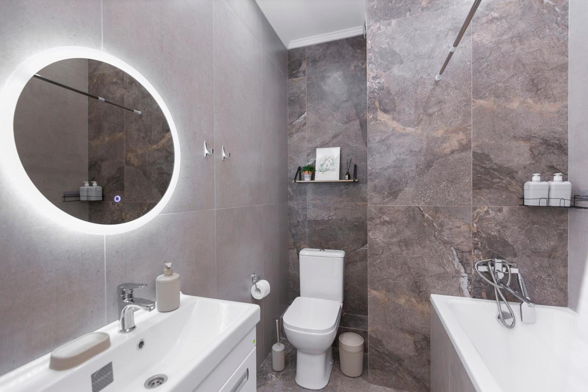 2 Room Apartment In The Center อัลมาตี ภายนอก รูปภาพ